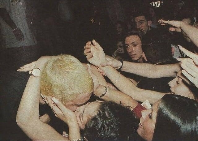 Eminem Pictures on X: "Another picture of Eminem kissing a fan (1999).  (Full story on the right). https://t.co/jhA84YjWEL" / X