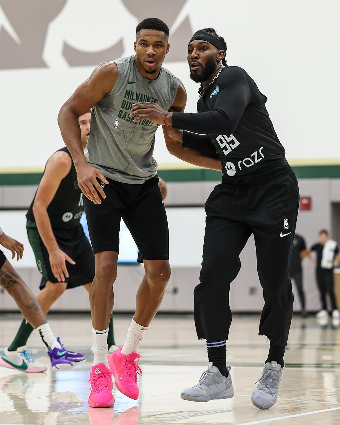 Giannis Antetokounmpo Ra Mắt Đôi Giày Nike Zoom Freak 5 'Eva Pink' PE - 6