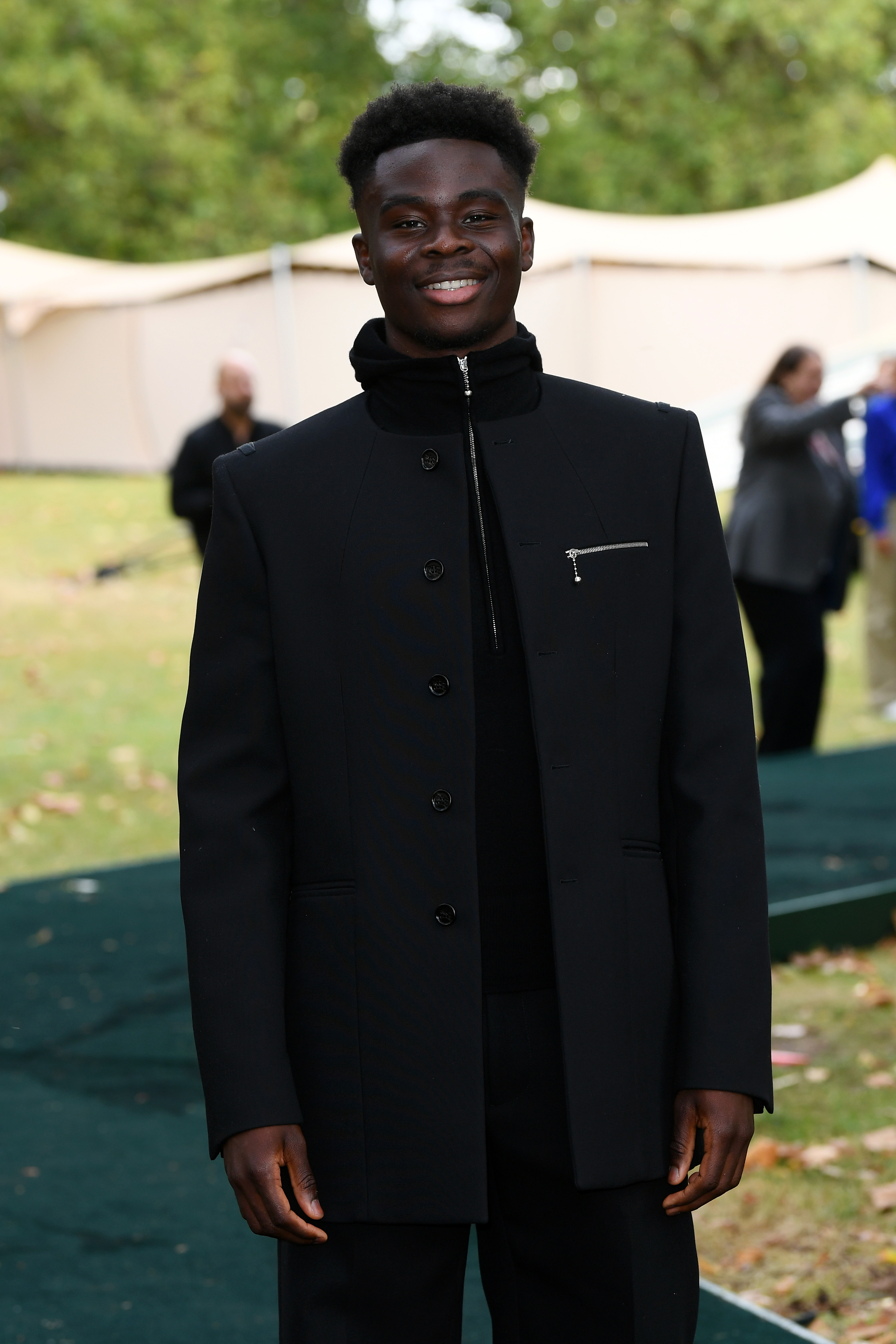 Bukayo Saka looked sleek in this all-black outfit